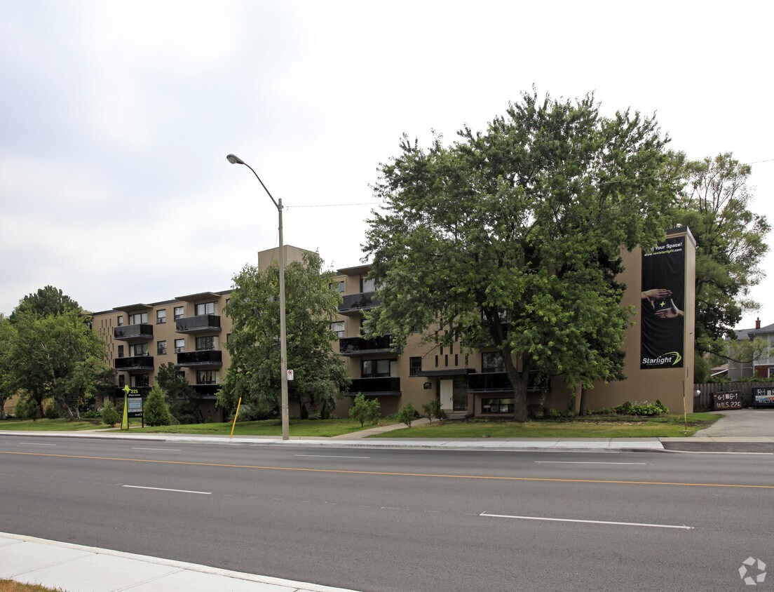 Primary Photo - 225 Wilson Ave