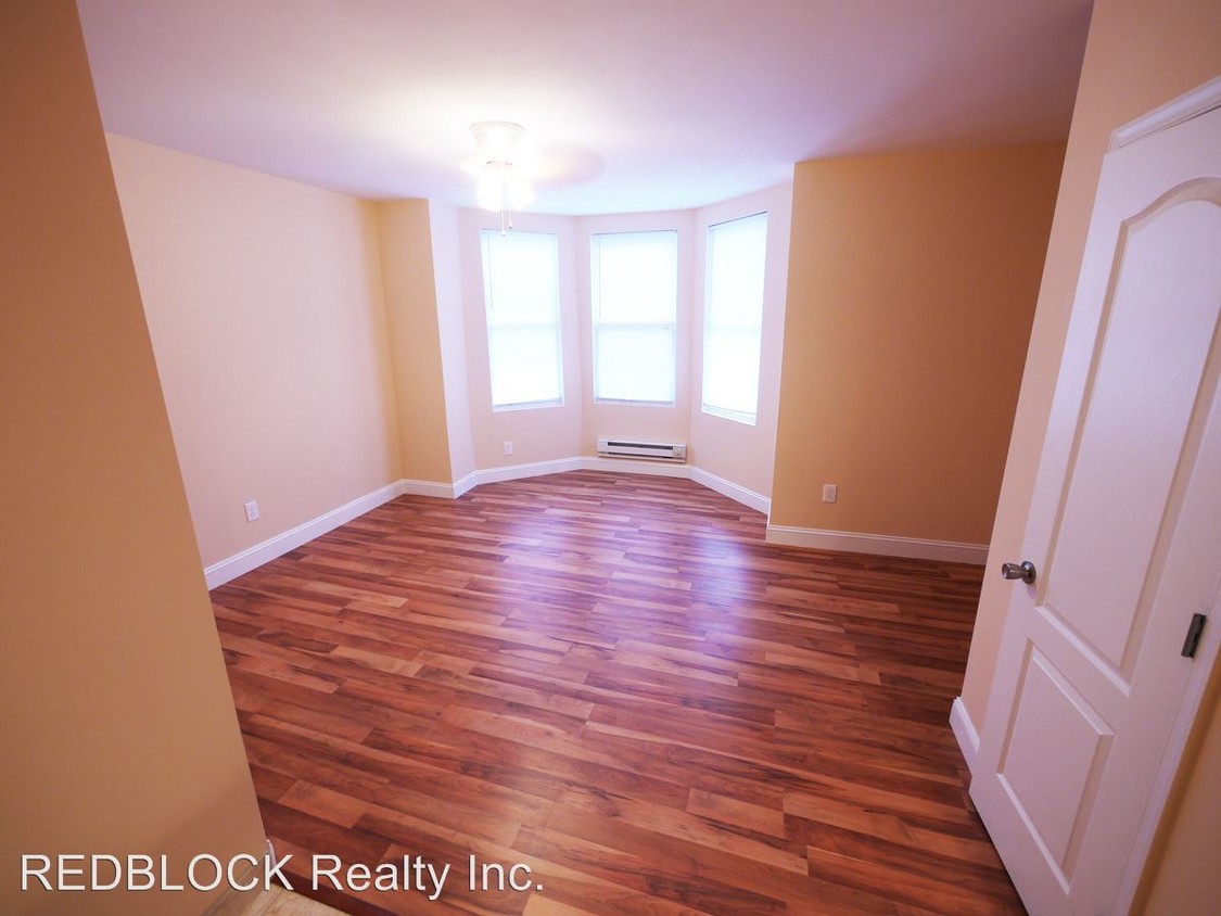 Building Photo - 5013 Cedar Ave