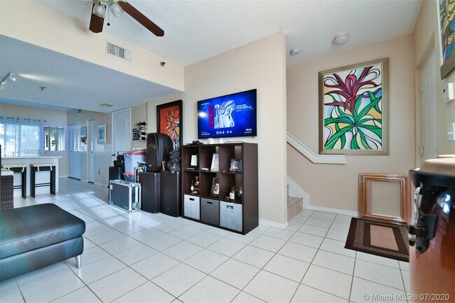 Foto del edificio - 8320 NW 103rd St