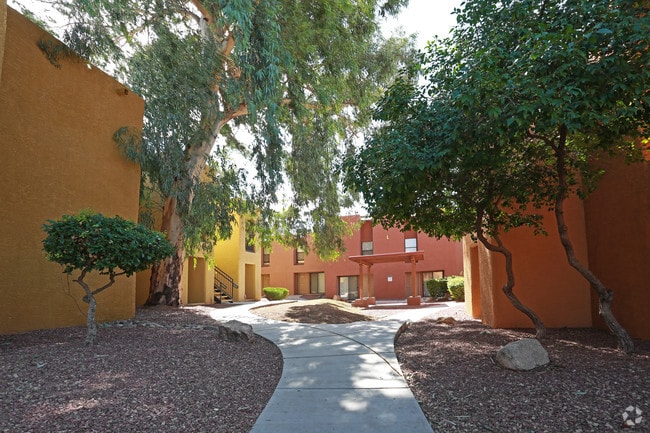 Foto del edificio - Pebble Creek Apartments