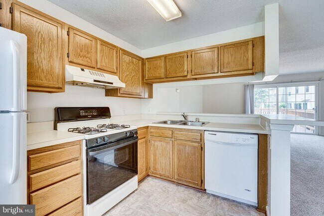 Foto del edificio - 3 level townhouse in Kinstowne area