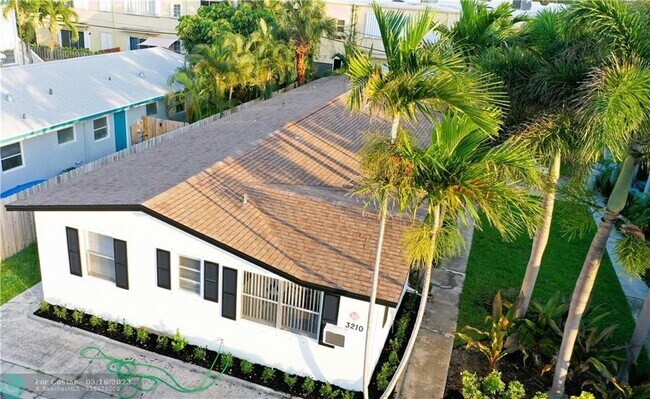 Building Photo - 3210 Canal Dr