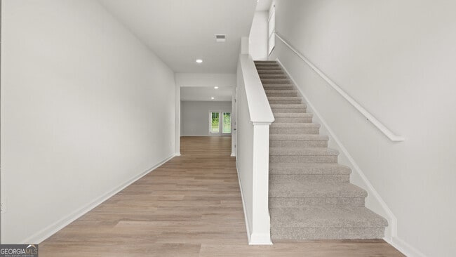 Building Photo - 5 Babcock Dr NE