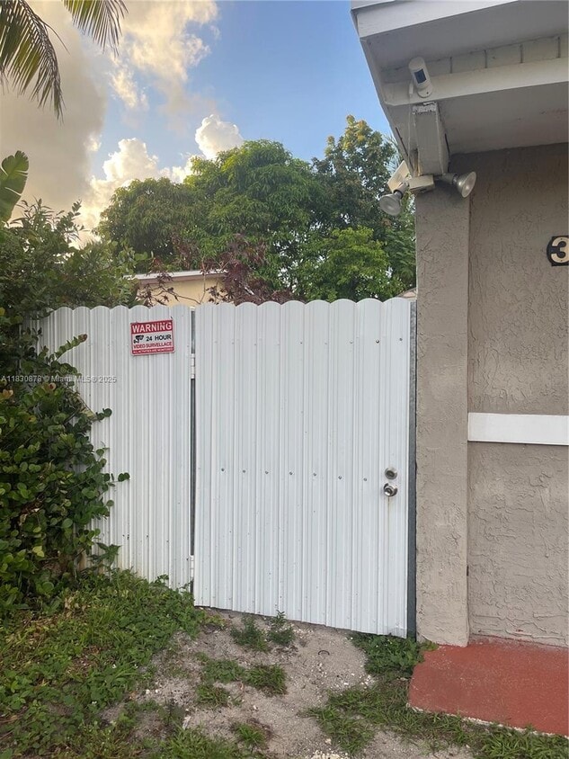 Primary Photo - 3201 Jackson Blvd