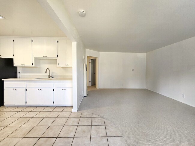 Building Photo - Stunning 3-Bedroom Home in Prime Mountain ...