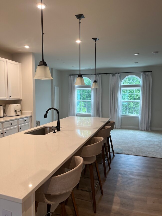 Kitchen and dining room - 10810 Presidential Pky