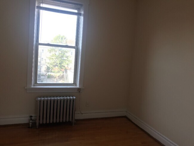Building Photo - 3604 N Damen Ave