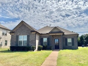 Building Photo - 285 Azalea Dr