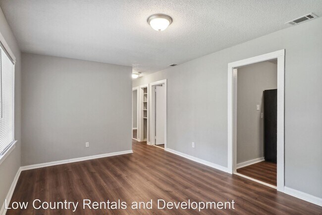 Foto del edificio - 3 br, 1 bath House - 1317 East 57th Street