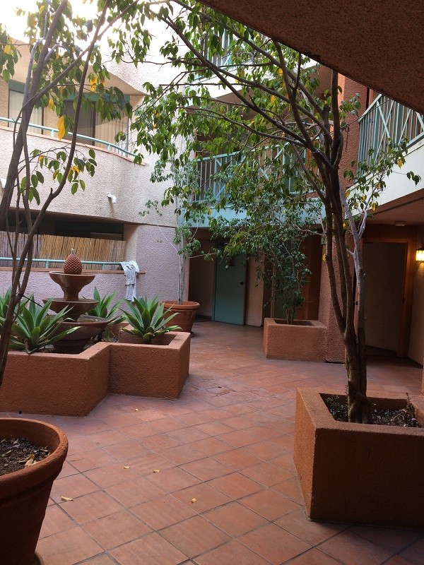 Foto del edificio - 1791 N Sycamore Ave