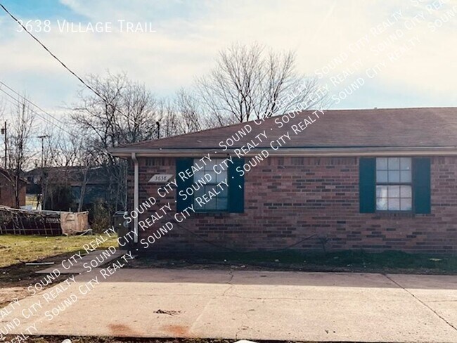 Building Photo - RENOVATED 2 bed/1 bath Duplex!! Utilities ...