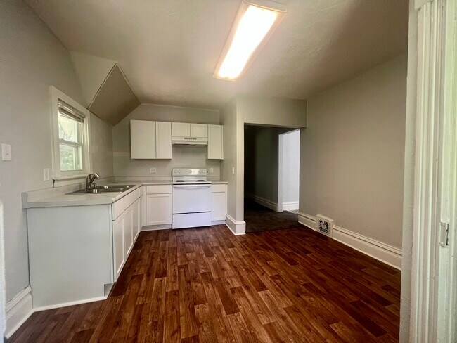 Cocina 2 - 119 S 6th St