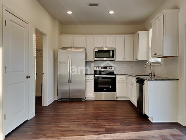 Foto del edificio - 1055 Tan Tara Trl