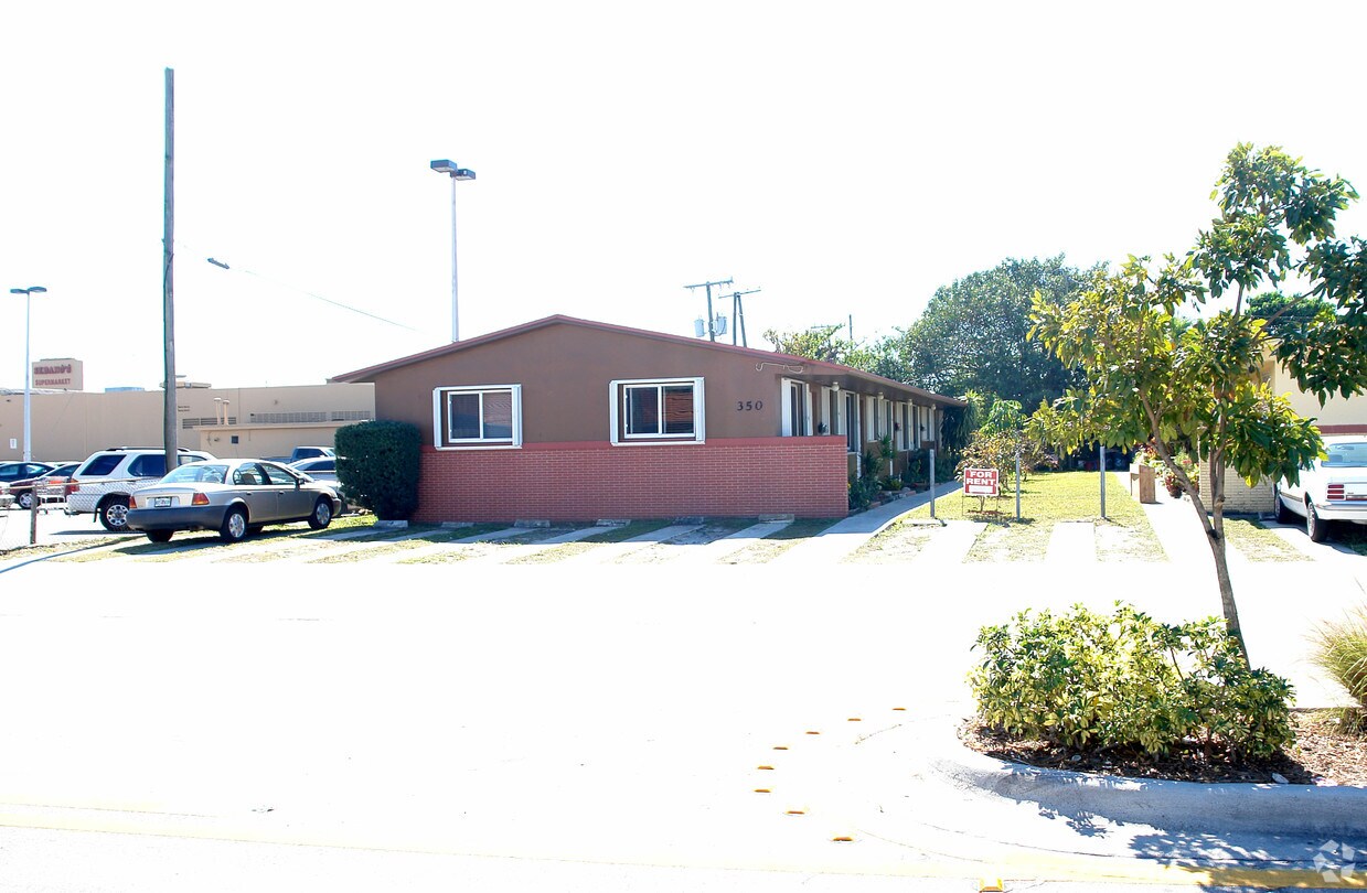 Foto del edificio - 340-350 E 41st St
