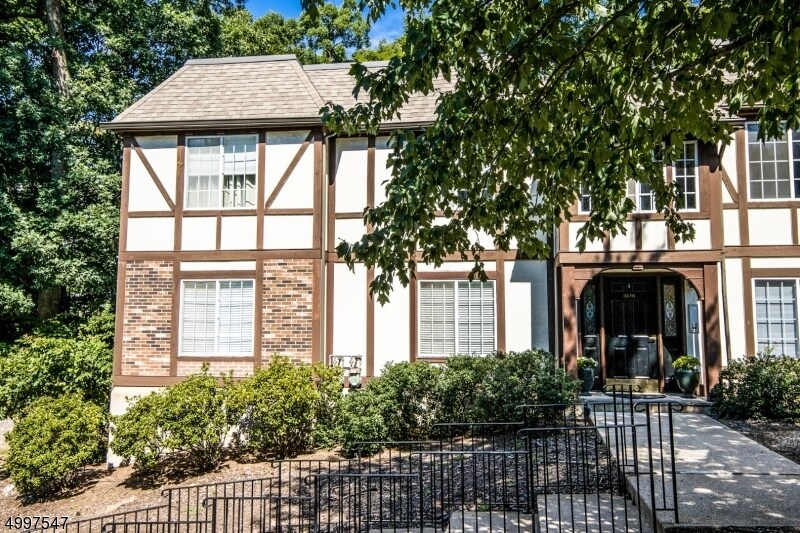 Foto principal - 113 Village Dr