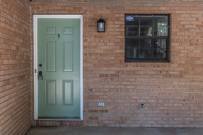 Building Photo - 1103 Greentree Ct