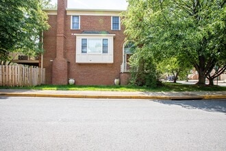 Building Photo - 10134 Sterling Terrace