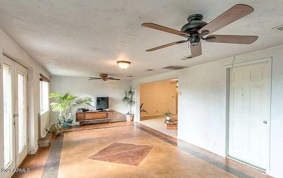 Primary Photo - 1539 E San Miguel Ave