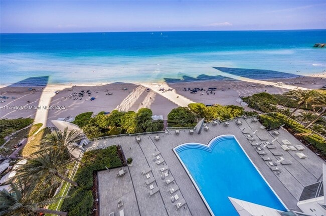 Foto del edificio - 17121 Collins Ave