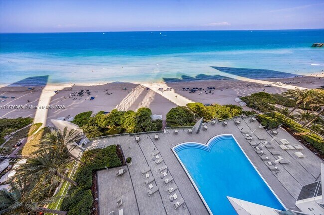 Building Photo - 17121 Collins Ave