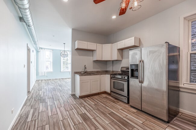 Building Photo - 1638 W 18th Pl