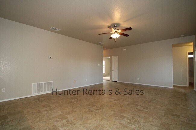 Building Photo - Eagle Valley Four-Bedroom!