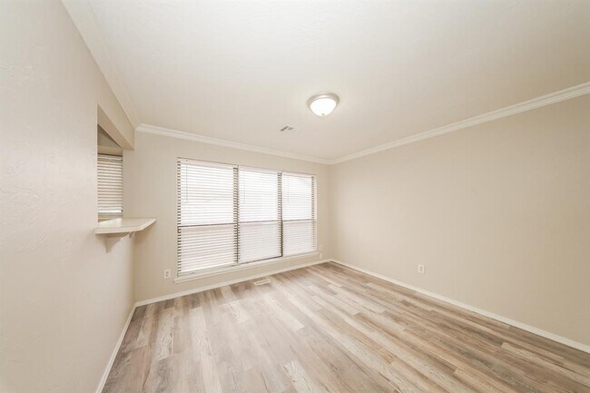 Foto del edificio - 11901 Blue Moon Ave