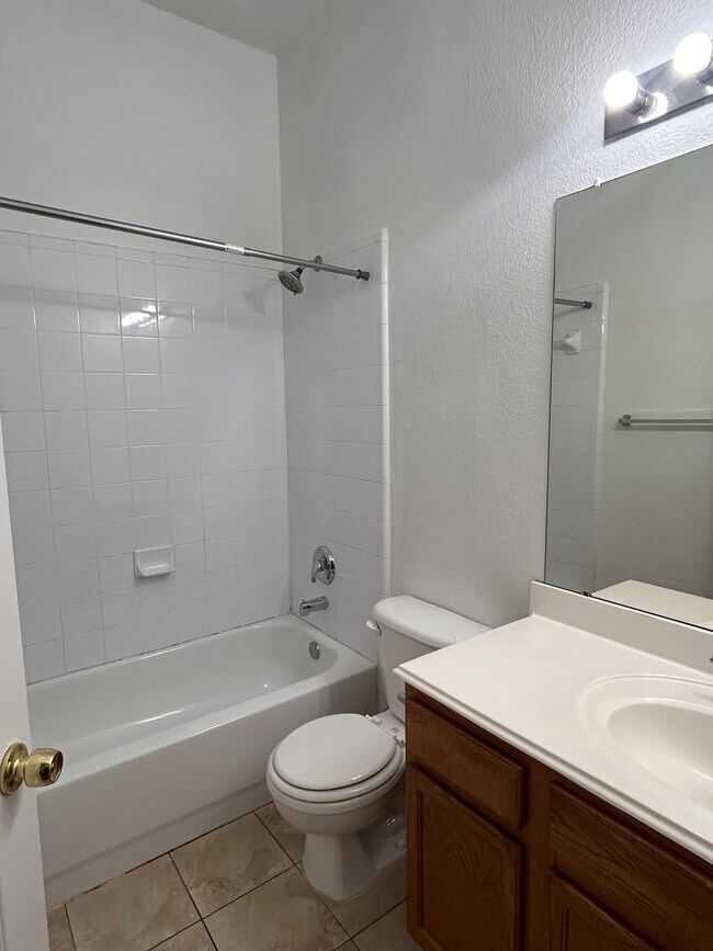 Foto del edificio - 6104 Oldham Dr