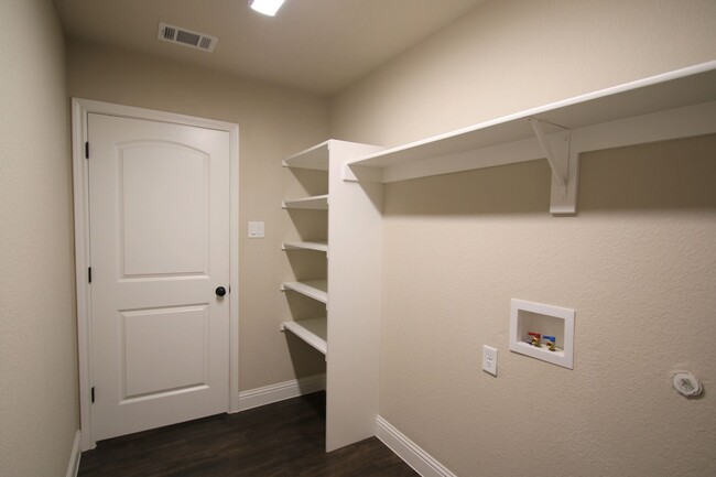 Foto del edificio - 1301-1305 White Sand Dr.
