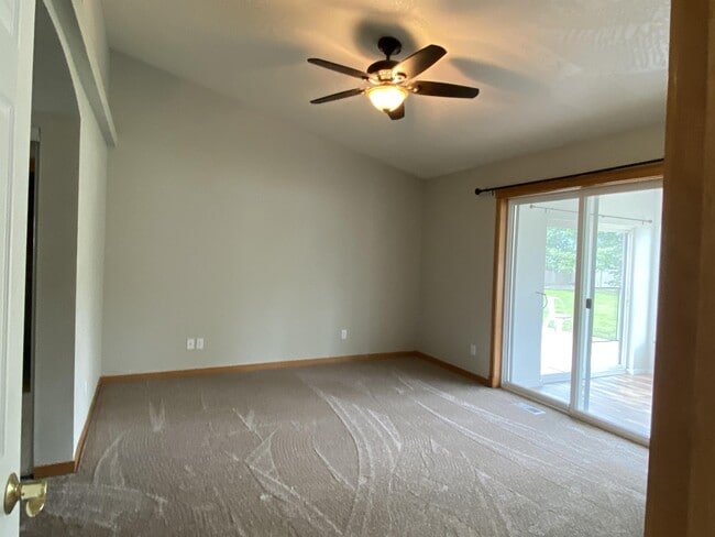 Building Photo - 6499 Bent Grass Ln