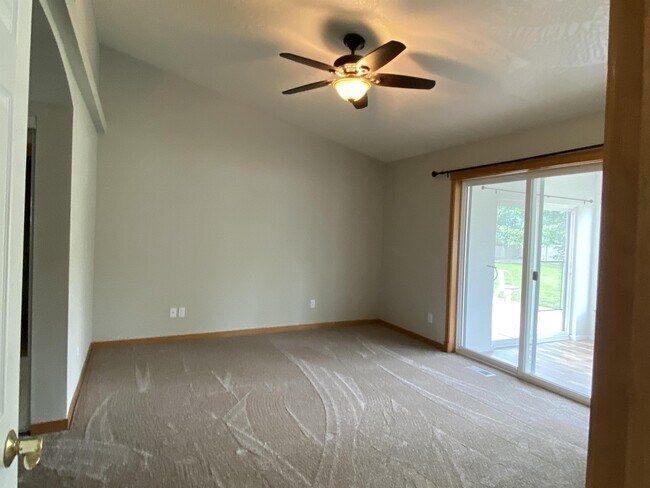 Foto del edificio - 6499 Bent Grass Ln