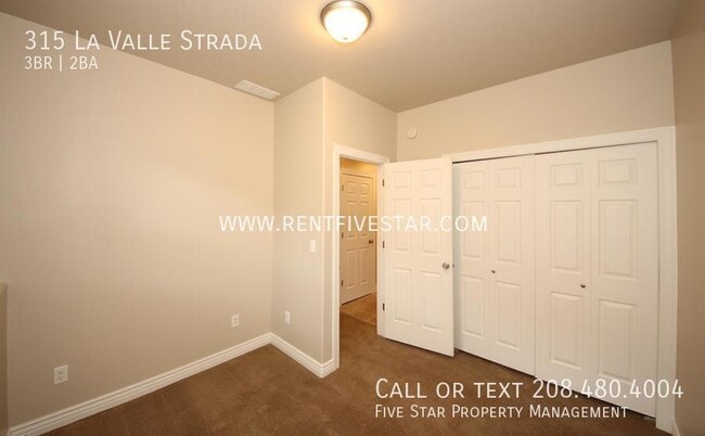 Building Photo - 315 La Valle Strada Ln