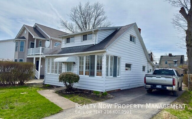 Building Photo - 54 E 220th St