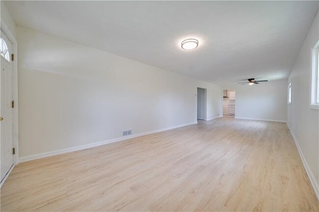 Building Photo - 490 Glenn St