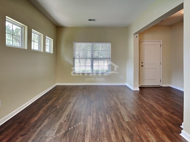 Foto del edificio - 8463 River Oaks Drive