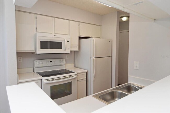 Foto del edificio - 8728 Mallard Reserve Dr