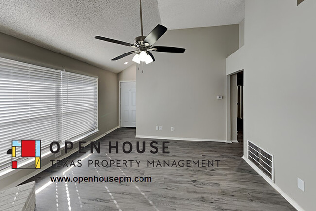 Building Photo - 2205 Turf Club Dr, Arlington