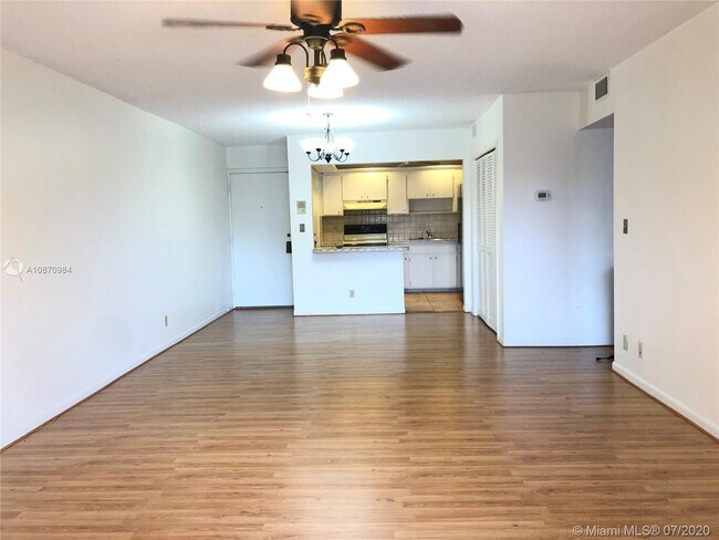 Foto del edificio - 4020 N Hills Dr