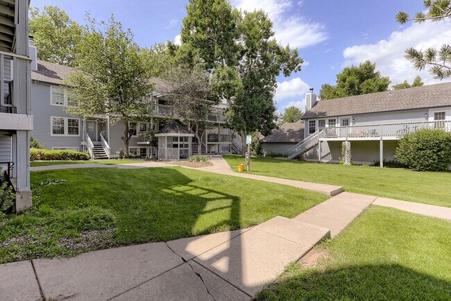 Foto del edificio - Students Welcome! Fantastic & Classy 2-Bedroom, 2-Bath Ranch-Style 2nd Floor Condo