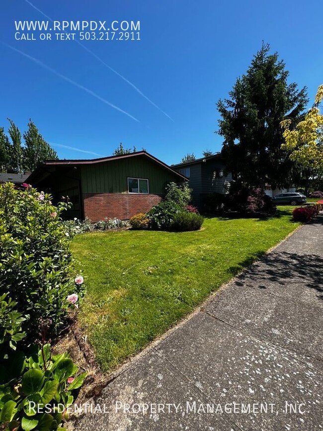 Building Photo - Upper-Level Mid Century Duplex Ranch - Ele...