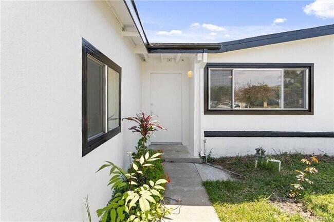 Building Photo - 1929 Arnold Avenue, Costa Mesa, CA 92627 -...