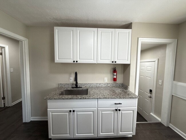 Building Photo - Fully Renovated 3-Bedroom Home – Move-In R...