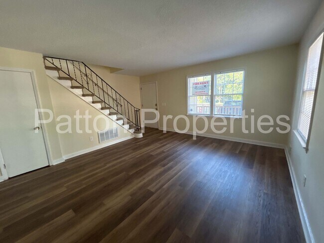 Foto del edificio - 7034 Fairmont Rd