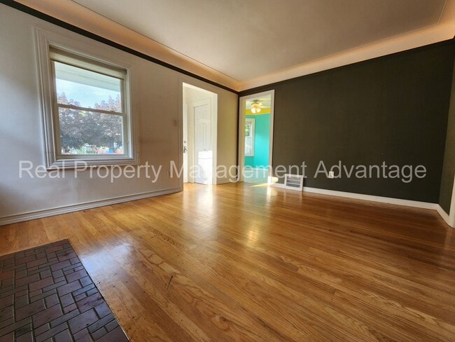 Building Photo - Ferndale Artistry with 2 Full Baths - Short Walk to Downtown Ferndale!