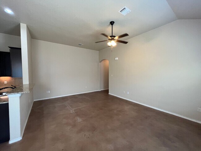 Foto del edificio - 698 Saengerhalle Rd