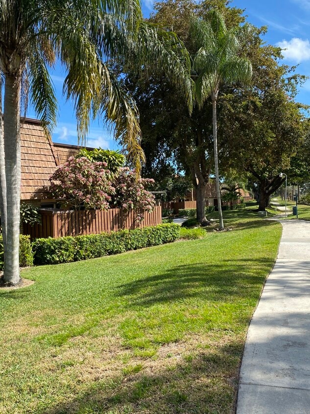 1816 18th Ln, Greenacres, FL 33463 Townhome Rentals in Greenacres FL