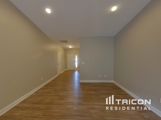 Building Photo - 124 Bathurst Ln
