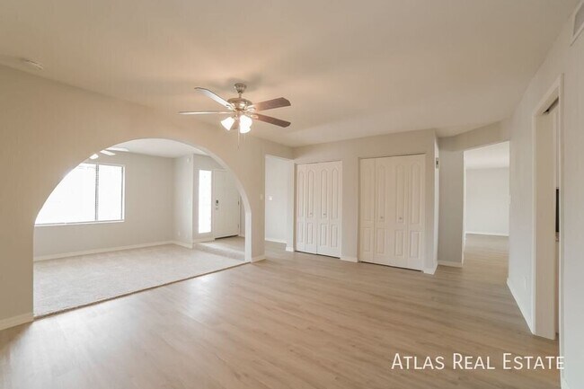 Building Photo - 5006 W Torrey Pines Cir