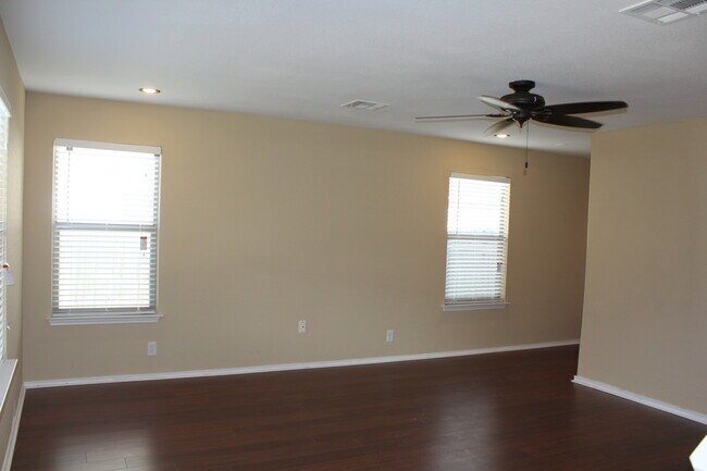 Foto del edificio - Kyle Home in Waterleaf  Great schools and neighborhood with pool