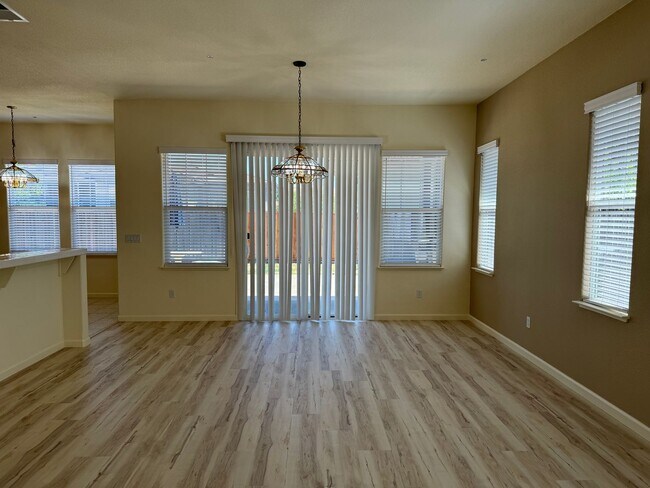 Foto del edificio - 877 Emerald Hills Cir